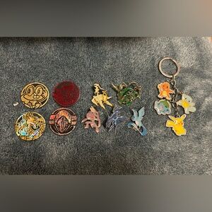 Pokemon Pins / Collectibles